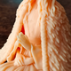 Detalle de las manos de una figura impresa en 3D de Ranni, el personaje de Elden Ring.